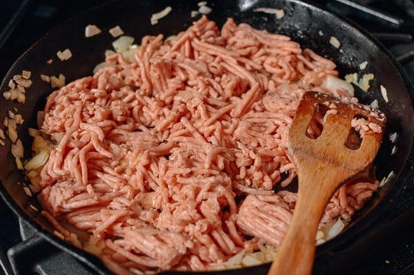 Chicken Lettuce Wraps, A Healthy Low Carb Favorite, by thewoksoflife.com