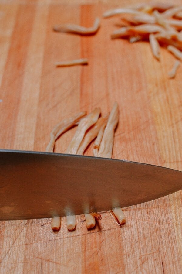 Trimming lily flower ends, thewoksoflife.com