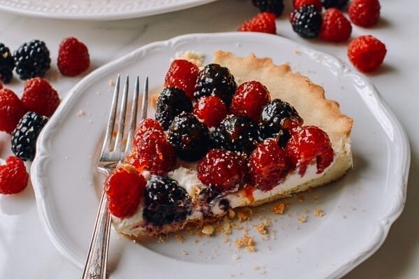 Fresh Berry Tart with Sweet Mascarpone Filling, by thewoksoflife.com