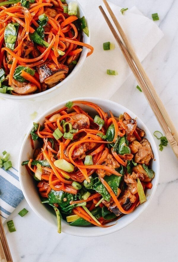 Stir-fried Carrot Noodles with Chicken