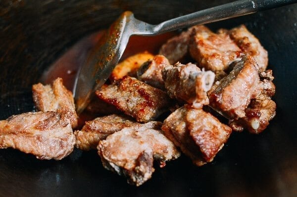 Peking Ribs, Jīng Dū Style, by thewoksoflife.com