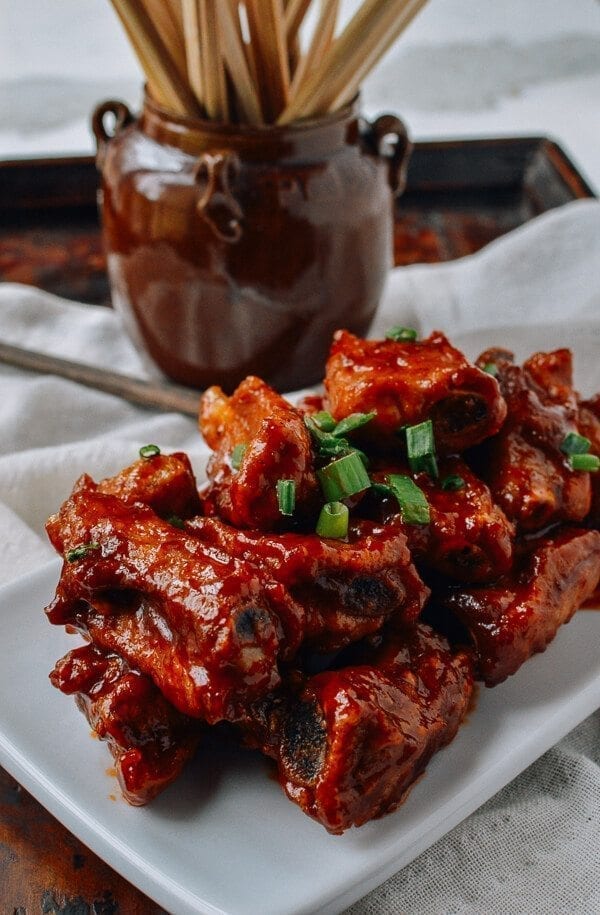 Peking Ribs, Jīng Dū Style, by thewoksoflife.com