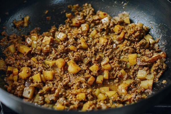 Easy Curry Beef Bowls, by thewoksoflife.com