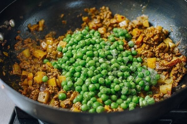 Easy Curry Beef Bowls, by thewoksoflife.com