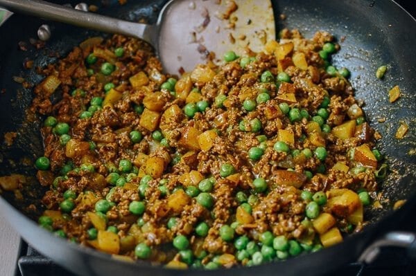 Easy Curry Beef Bowls, by thewoksoflife.com