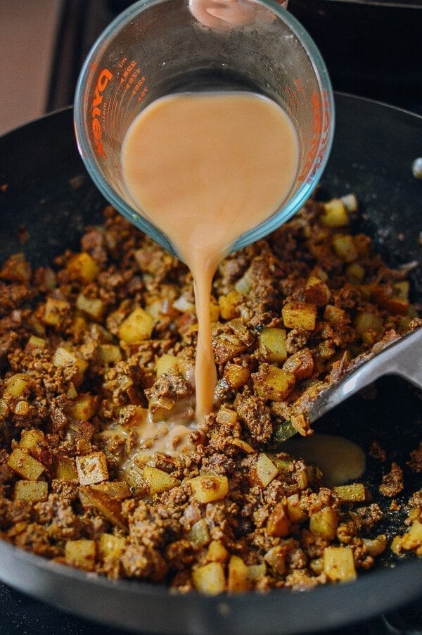 Easy Curry Beef Bowls, by thewoksoflife.com