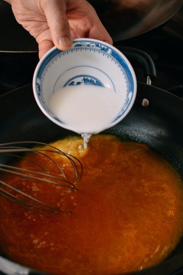 Thickening gravy with cornstarch, thewoksoflife.com