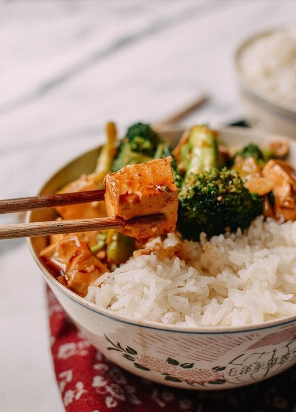 10-Minute Broccoli Tofu Bowls, by thewoksoflife.com