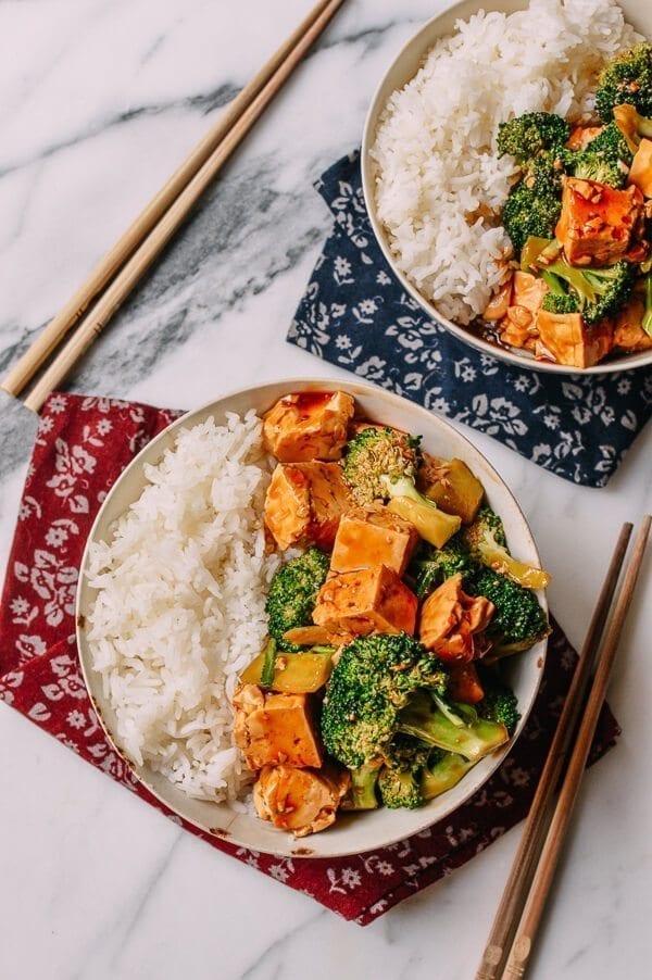 10-Minute Broccoli Tofu Bowls, by thewoksoflife.com