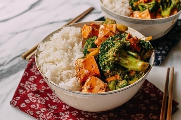 10-Minute Broccoli Tofu Bowls, by thewoksoflife.com