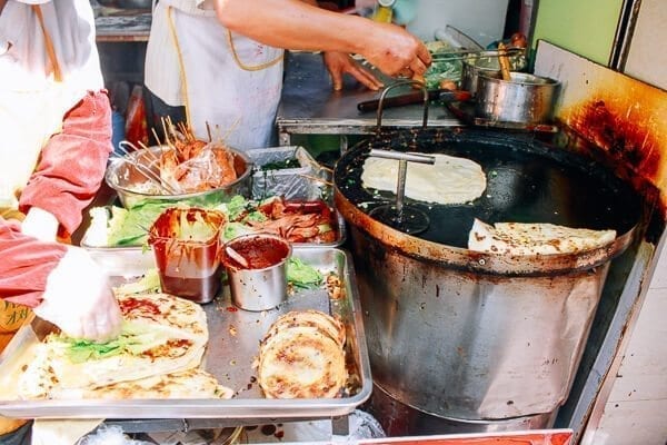 street vendors Jidan Bing setup, by thewoksoflife.com