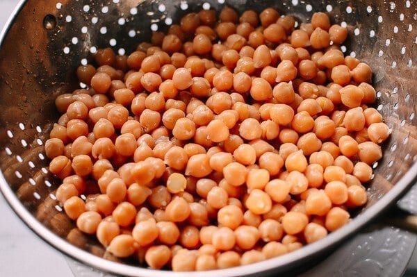 Pita Chips & Hummus, by thewoksoflife.com