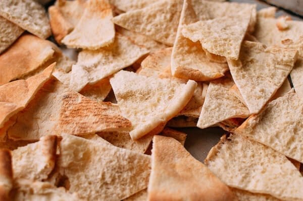 Pita Chips & Hummus, by thewoksoflife.com