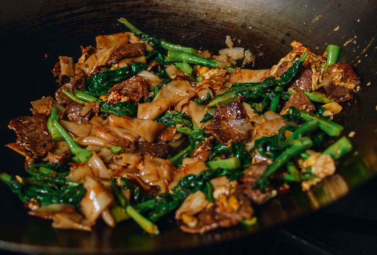 Pad see ew in wok