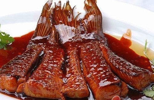 Good Eats in Shanghai: A Culinary Tour of Shanghai Cuisine - braised fish tails, by thewoksoflife.com 