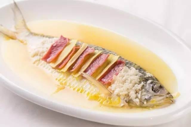 Good Eats in Shanghai: A Culinary Tour of Shanghai Cuisine - steamed shad by thewoksoflife.com