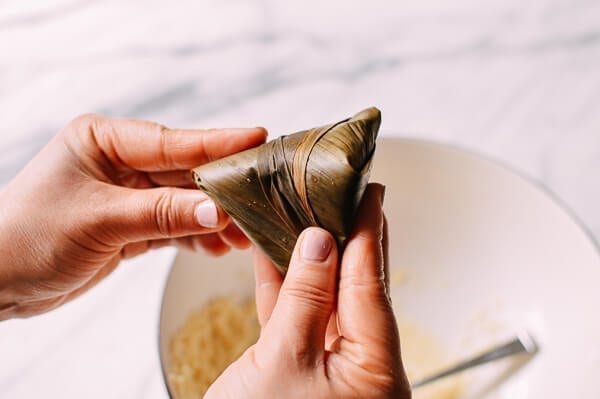 Jianshui Zong (Alkaline Rice Dumplings - 碱水粽), by thewoksoflife.com