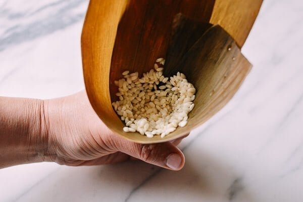 Jianshui Zong (Alkaline Rice Dumplings - 碱水粽), by thewoksoflife.com