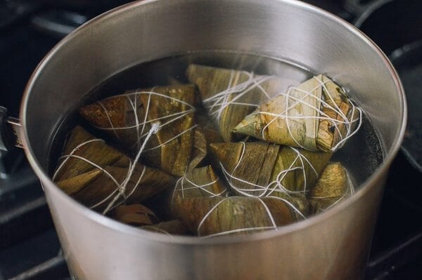 Jianshui Zong (Alkaline Rice Dumplings - 碱水粽), by thewoksoflife.com