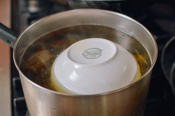 Jianshui Zong (Alkaline Rice Dumplings - 碱水粽), by thewoksoflife.com