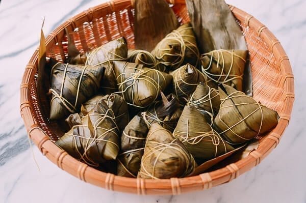 Jianshui Zong (Alkaline Rice Dumplings - 碱水粽), by thewoksoflife.com