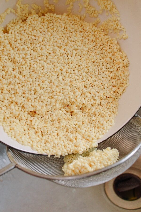 Jianshui Zong (Alkaline Rice Dumplings - 碱水粽), by thewoksoflife.com