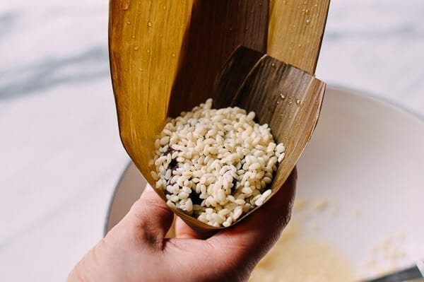 Jianshui Zong (Alkaline Rice Dumplings - 碱水粽), by thewoksoflife.com