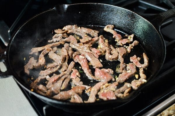 searing flank steak, thewoksoflife.com