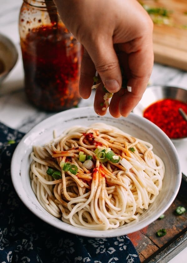 10-Minute Sesame Noodles Recipe (Ma Jiang Mian), by thewoksoflife.com