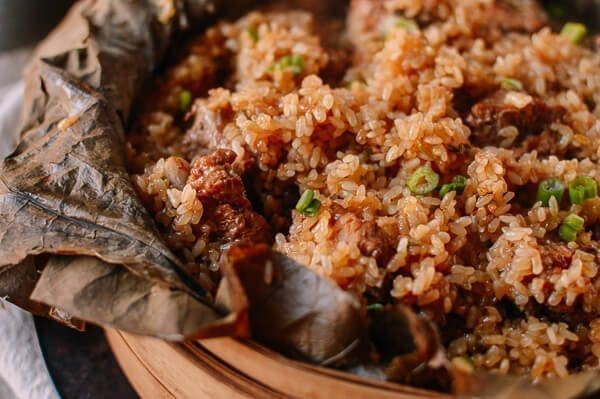 Steamed Ribs with Glutinous Rice (糯米蒸排骨), by thewoksoflife.com