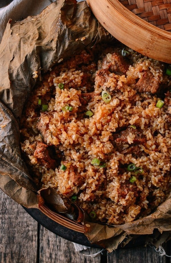 Steamed Ribs with Glutinous Rice (糯米蒸排骨), by thewoksoflife.com