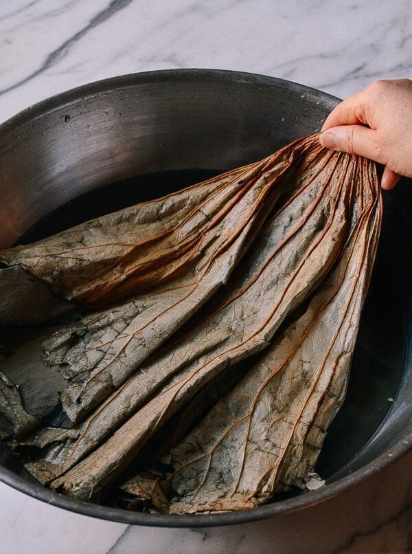 Steamed Ribs with Glutinous Rice (糯米蒸排骨), by thewoksoflife.com