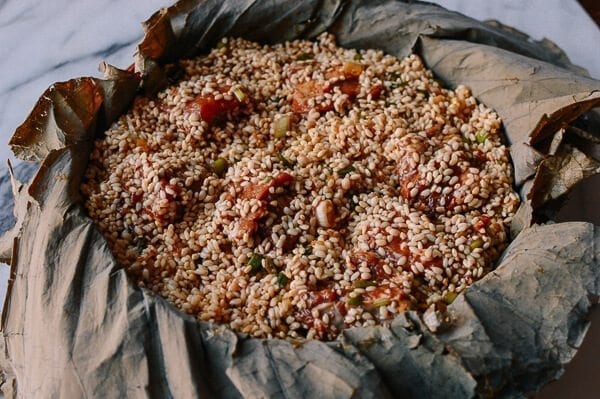 Steamed Ribs with Glutinous Rice (糯米蒸排骨), by thewoksoflife.com
