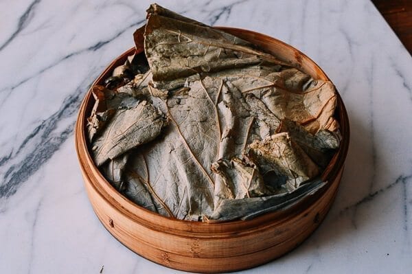 Steamed Ribs with Glutinous Rice (糯米蒸排骨), by thewoksoflife.com