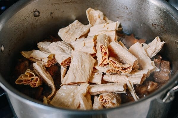 Chinese Braised Lamb Casserole, Hong-Kong Style, by thewoksoflife.com