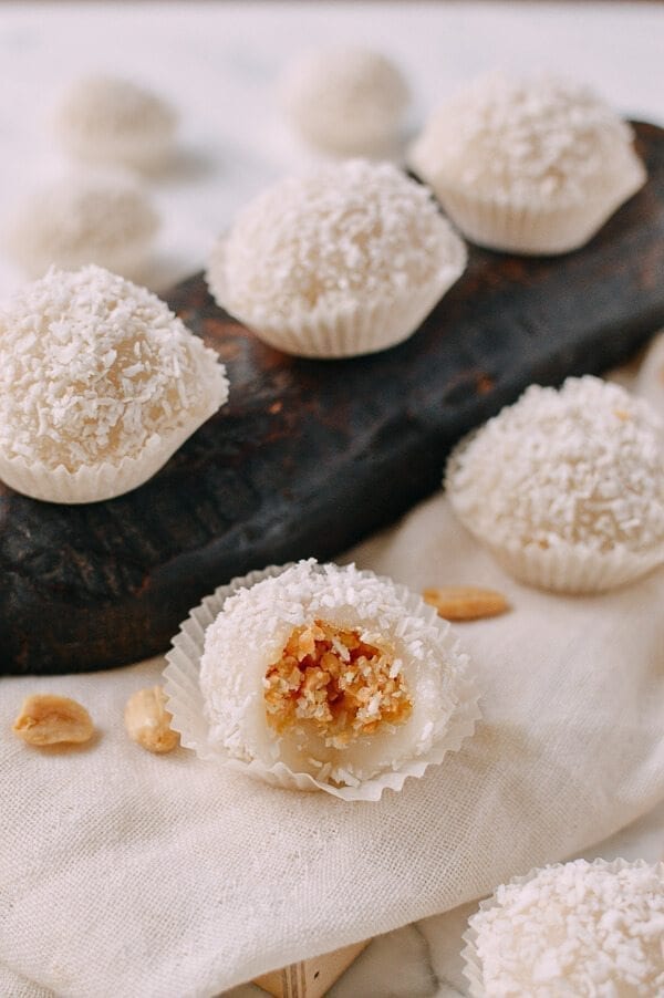Coconut Peanut Mochi (Nuo Mi Ci – 糯米糍)