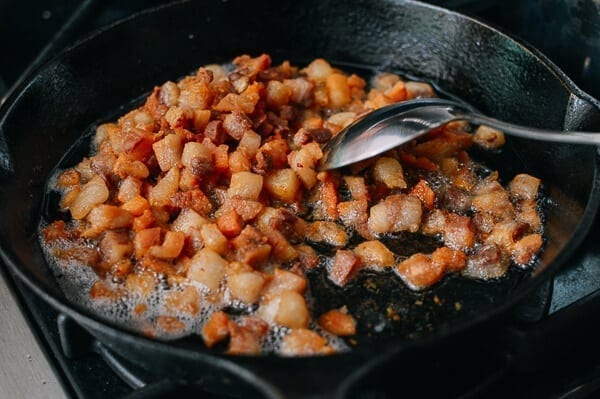 How to Make Lard, by thewoksoflife.com