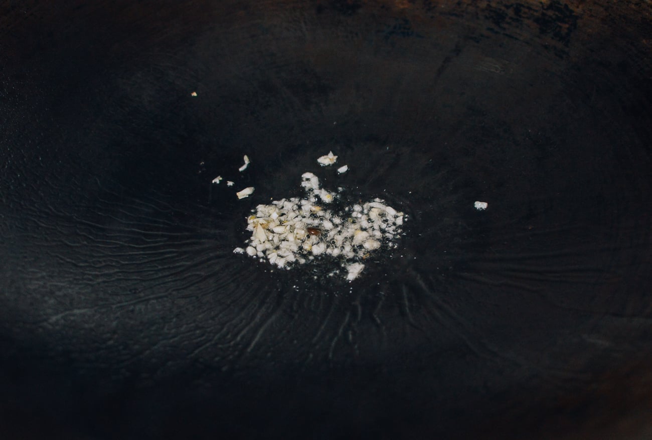 garlic in oil in a wok