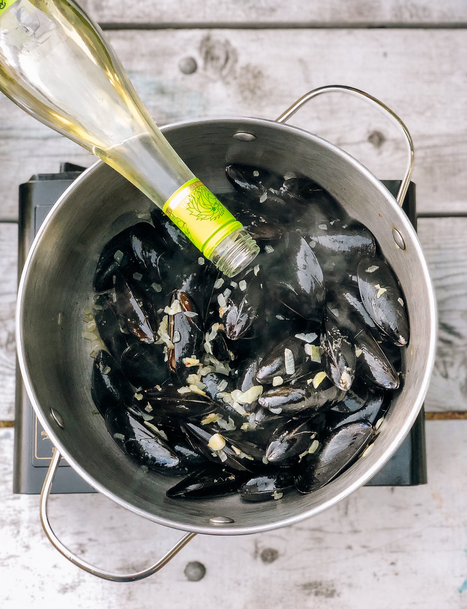 Steamed Mussels, by thewoksoflife.com