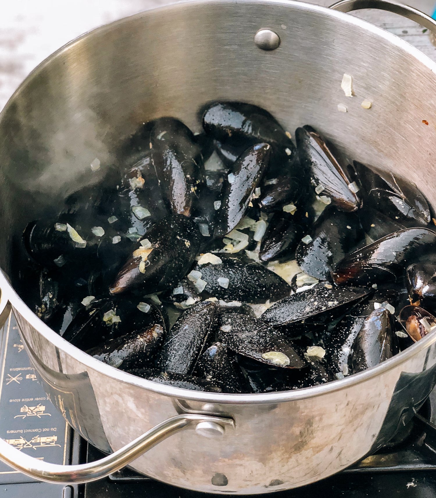 Steamed Mussels, by thewoksoflife.com