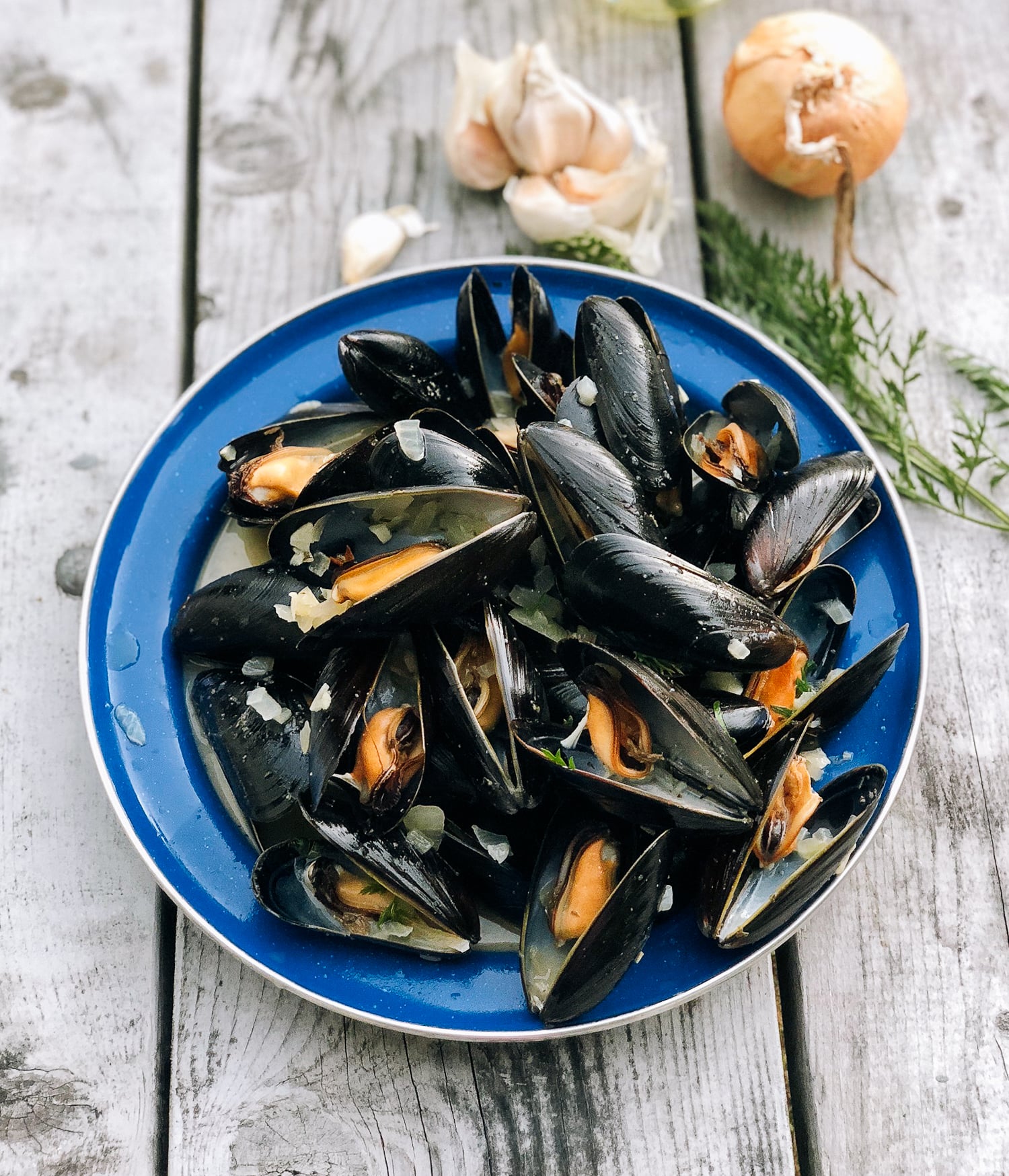 Steamed Mussels, by thewoksoflife.com