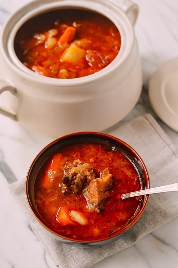 Shanghai-Style Red Vegetable Soup (罗宋汤 - Luo Song Tang), by thewoksoflife.com