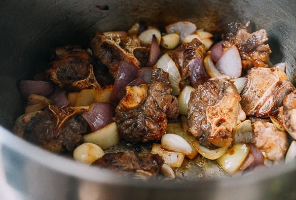Shanghai-Style Red Vegetable Soup (罗宋汤 - Luo Song Tang), by thewoksoflife.com