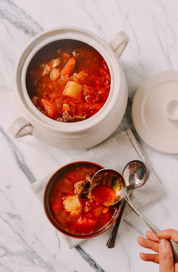 Shanghai-Style Red Vegetable Soup (罗宋汤 - Luo Song Tang), by thewoksoflife.com
