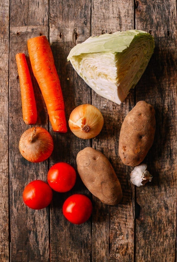 Shanghai-Style Red Vegetable Soup (罗宋汤 - Luo Song Tang), by thewoksoflife.com