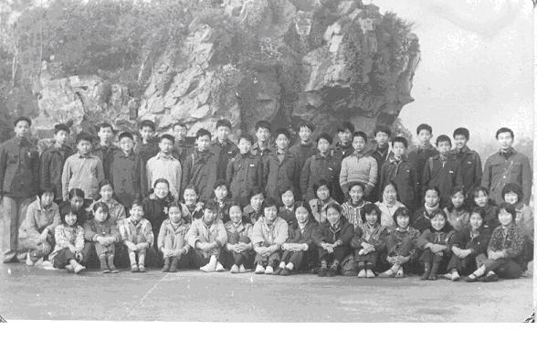 Judy's middle school class on their spring outing (China)