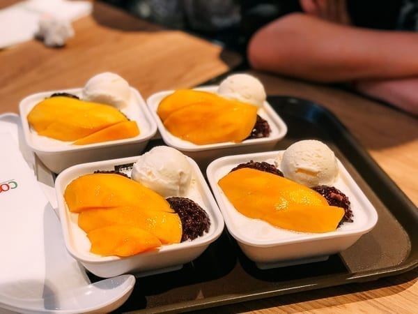 Honeymoon Dessert Mango Black Sticky Rice