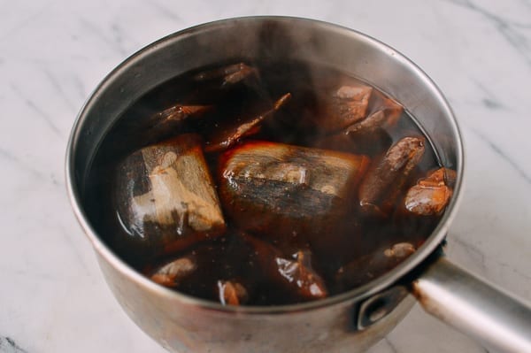 Hong Kong Milk Tea brewing the tea, by thewoksoflife.com