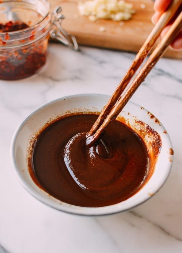 Hot Dry Noodles (Re Gan Mian, 热干面) - thewoksoflife.com