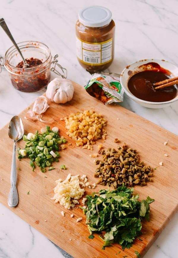 Hot Dry Noodles (Re Gan Mian, 热干面) - thewoksoflife.com